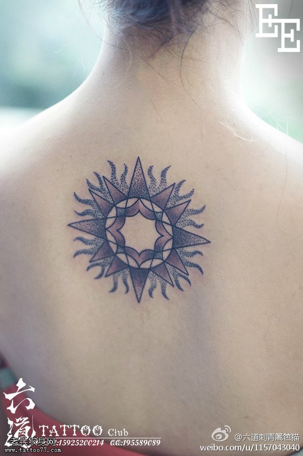 规则几何点刺太阳纹身图案