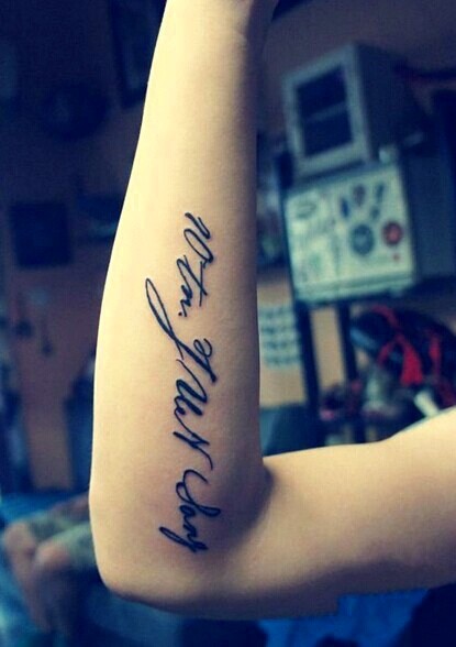 唯美漂亮的手臂英文纹身