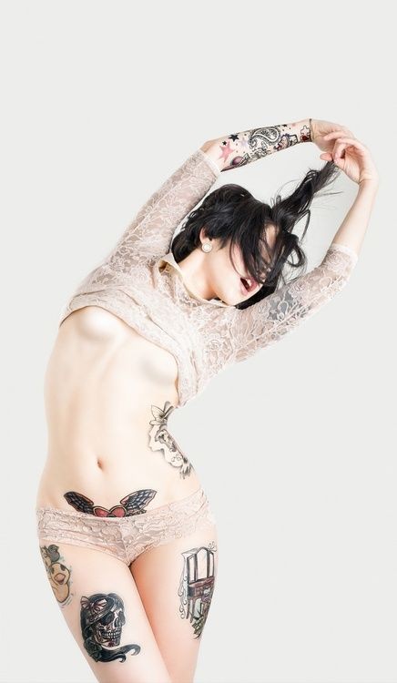 性感神秘的美女腹部纹身