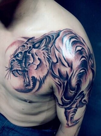 超级霸气的背景老虎纹身