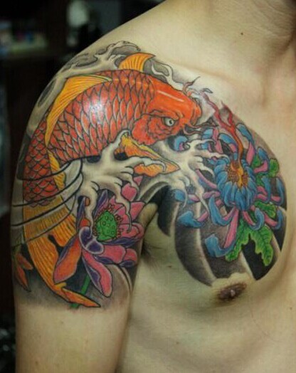 经典帅气的半甲鲤鱼纹身