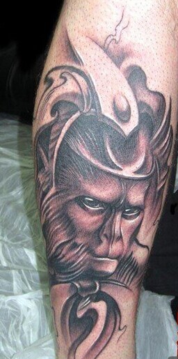 霸气个性的腿部孙悟空纹身