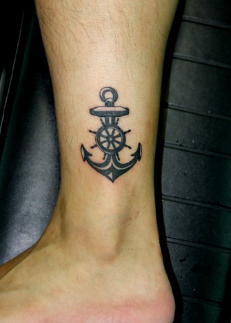 漂亮个性的脚踝船锚刺青