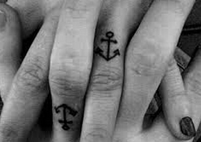 情侣手指特别好看的图腾纹身