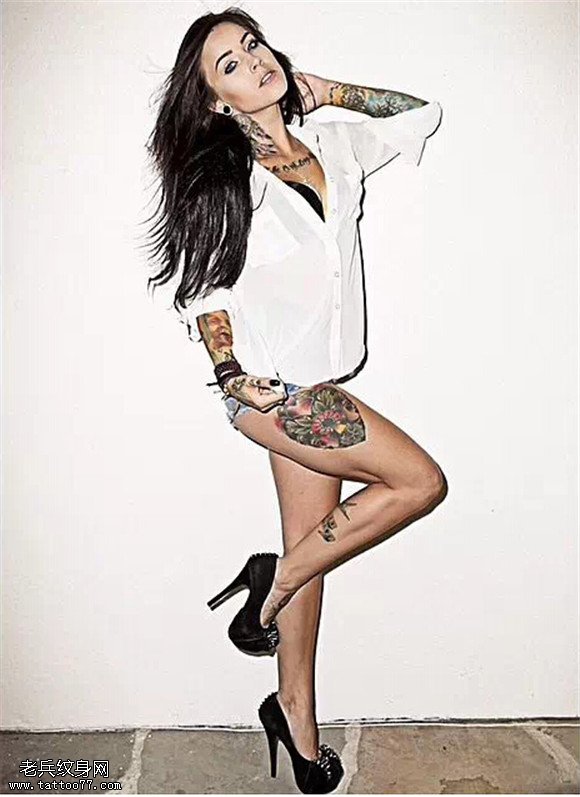 让你知道什么叫顶级的美女纹身！