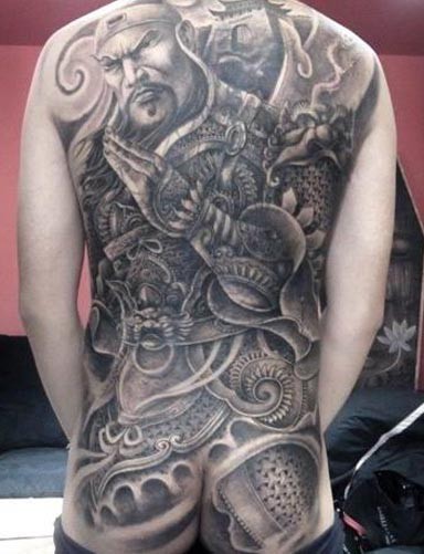 大受喜爱的满背关公纹身