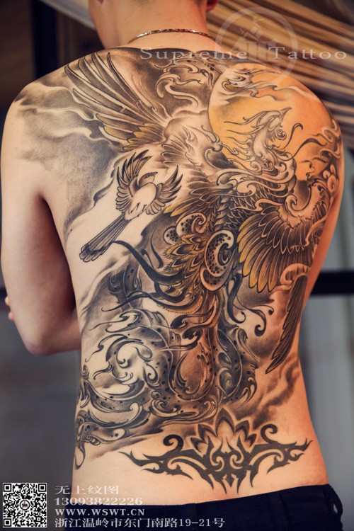 满背金凤凰霸气纹身