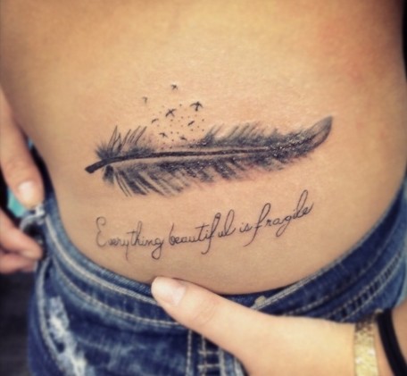 腹部漂亮清新的羽毛刺青
