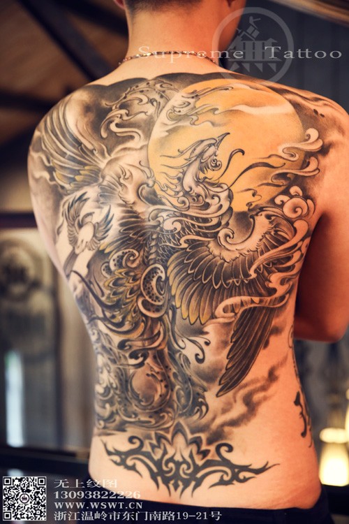 满背金凤凰霸气纹身