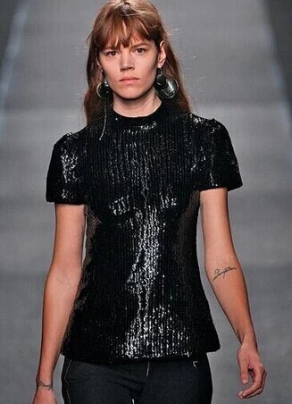 时装不仅为乖乖女设计，细数秀场上的纹身模特