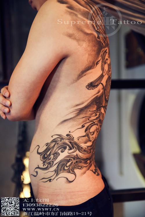 满背金凤凰霸气纹身