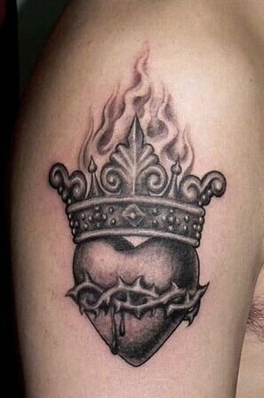 时尚帅气的手臂皇冠纹身