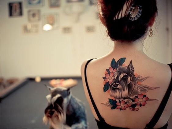 女生背部超级唯美的纹身图案