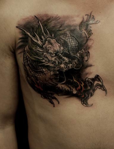 胸部经典帅气的麒麟纹身