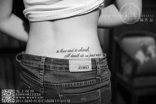 女生小清新背部纹身