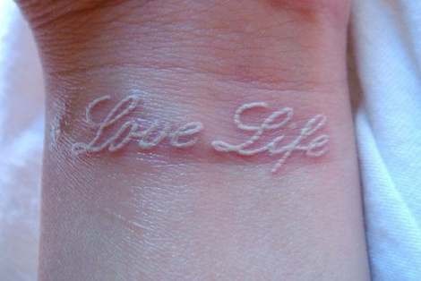 女孩子喜欢的小清新字母纹身图案