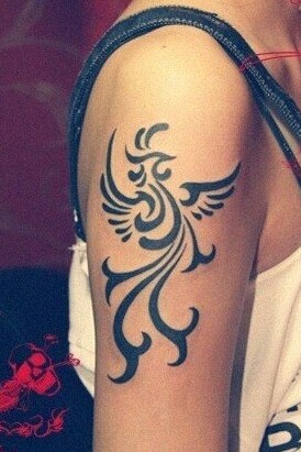 大臂上一款简洁的凤凰图腾纹身