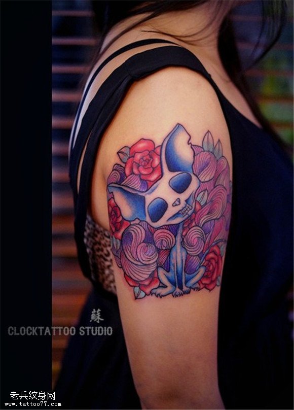 手臂彩色邪恶猫咪纹身图片