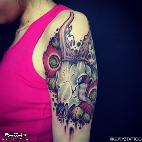 女性手臂彩色羚羊骷髅纹身图片