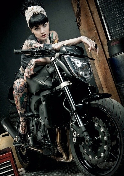 推荐一组机车美女纹身写真