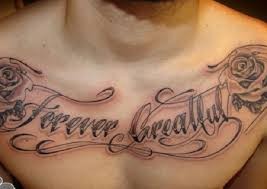 男人胸部时尚帅气的英文纹身