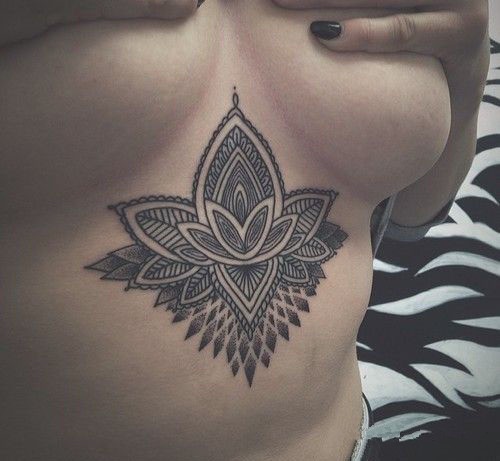 美女胸部一道亮丽的“风景”