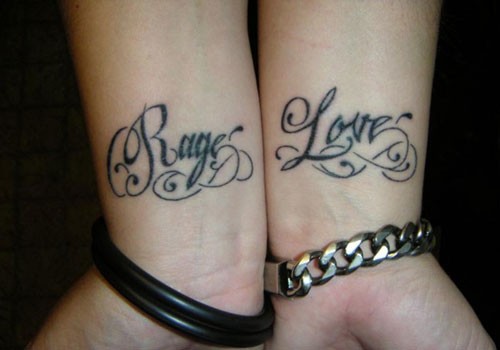 手腕漂亮清新的英文纹身