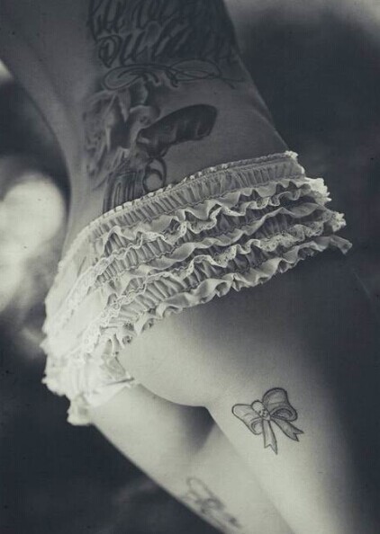 她们告诉你腿部刺青也是一种诱惑