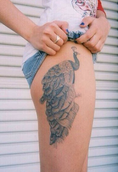 她们告诉你腿部刺青也是一种诱惑