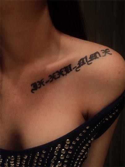 美女锁骨性感的英文刺青