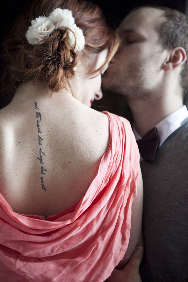 背部小清新英文字母 适合女生