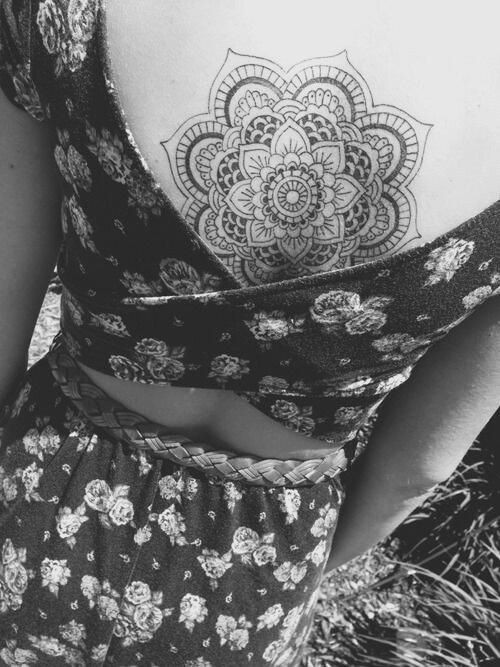 美女胸部漂亮性感的纹身