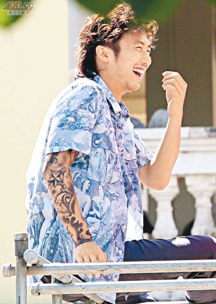 《逆战》中谢霆锋龙腾纹身图案