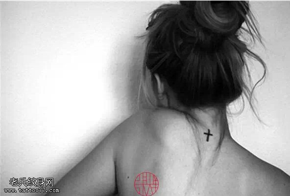 那些性感的十字架纹身！真的让你欲罢不能！