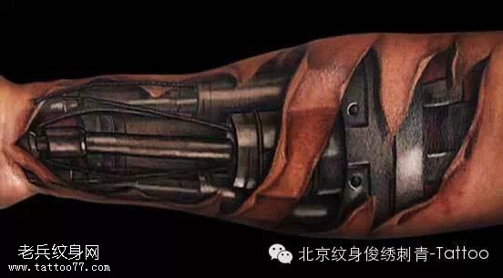 令人惊叹的真汉子的纹身