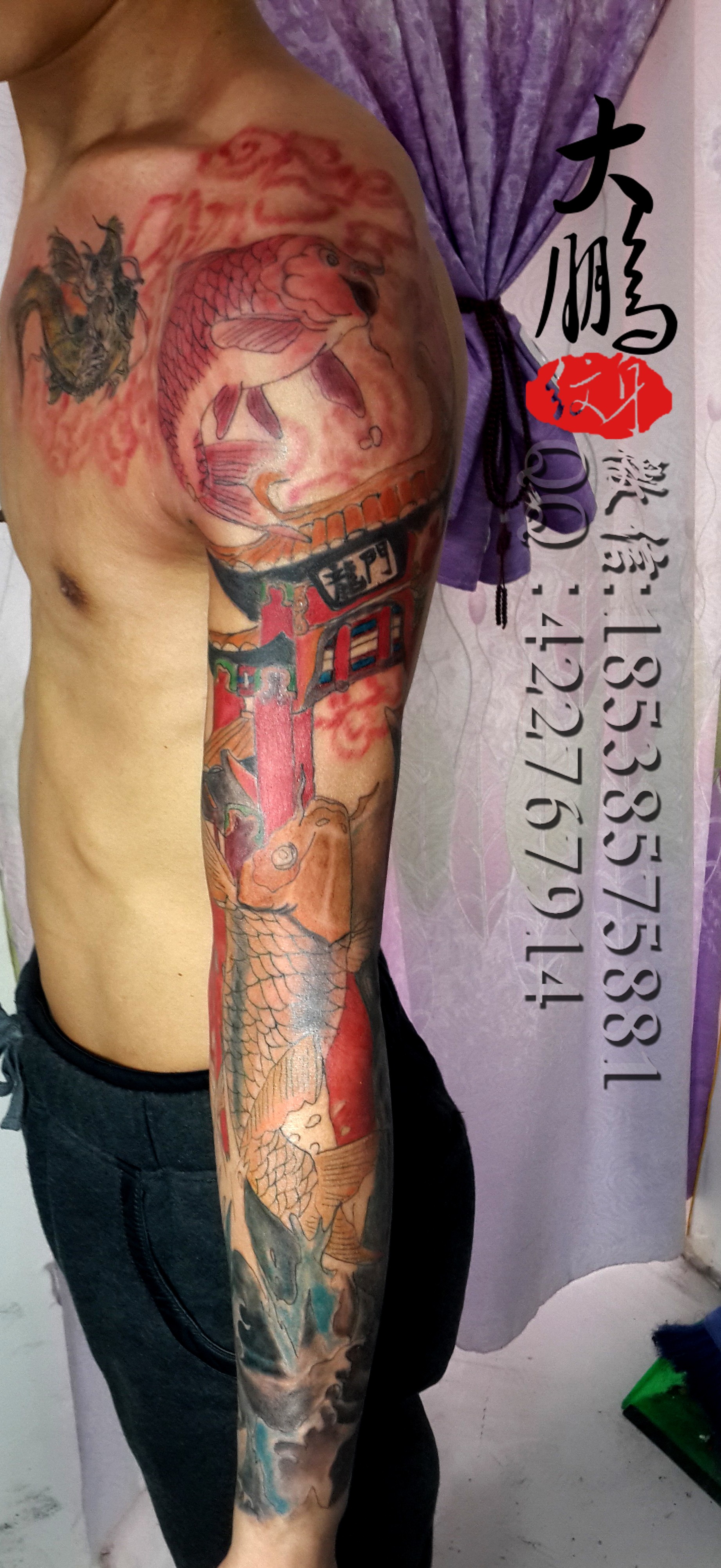 彩色花臂鲤鱼跳龙门纹身