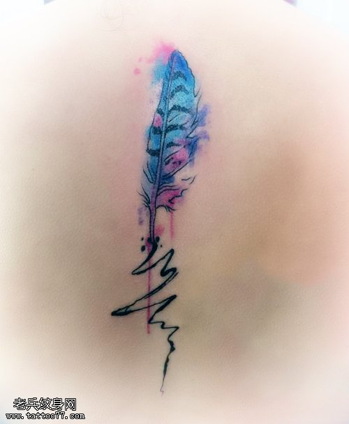 老兵纹身一款水彩羽毛纹身图案
