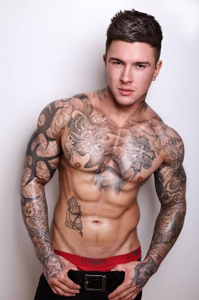 男士胸部非常有个性的纹身图案