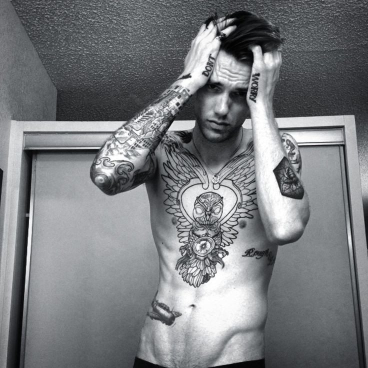 一组欧美帅哥的时尚纹身图案