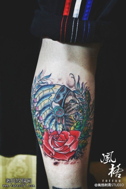 腿部彩色印第安猫咪玫瑰花纹身图片