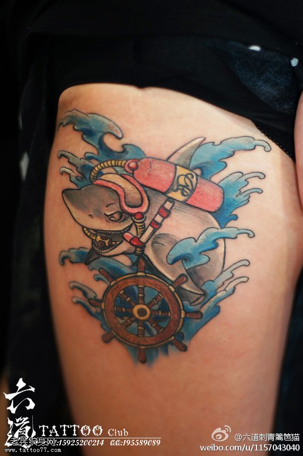 水彩水波方向盘小鲨鱼纹身图案