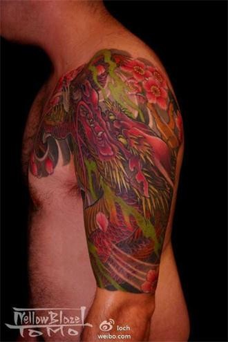 雕智彩色手臂纹身