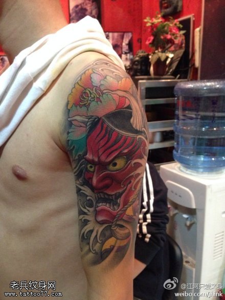 大臂彩色般若纹身图片