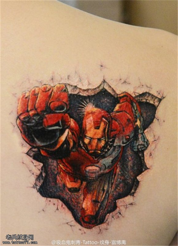 背部彩色个性超人归来纹身图案