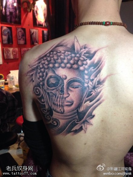 背部神与魔纹身图案