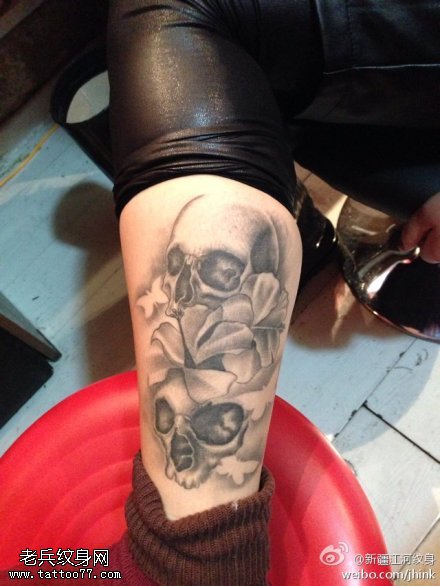 腿部骷髅头纹身图案