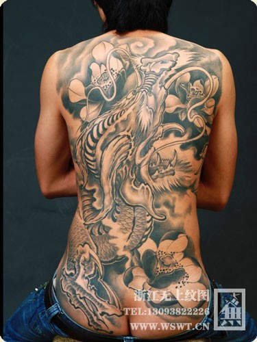 霸气满背纹身-含水墨风