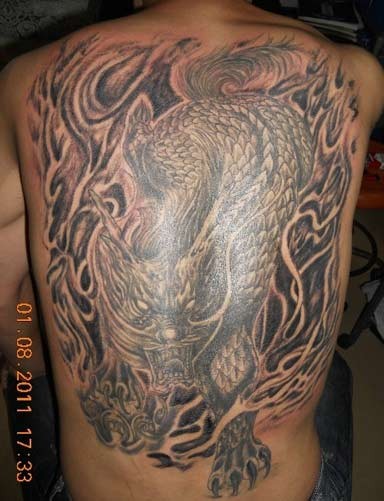 神话故事里的王者,满背麒麟纹身