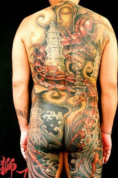 非常个性的满背纹身