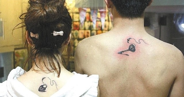 情侣背部属于他们的记忆